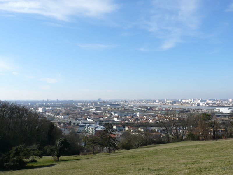 parc situé dans le haut de cenon, vue dégagée et ensoleillée