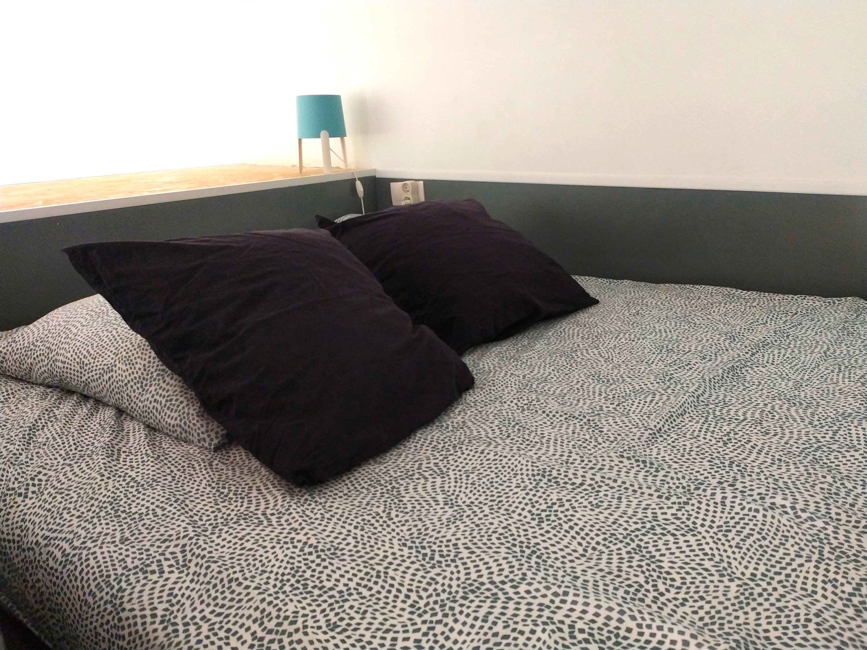 Chambre en mezzanine avec lit double, Studio Rouge B&B Bordeaux Saint Michel