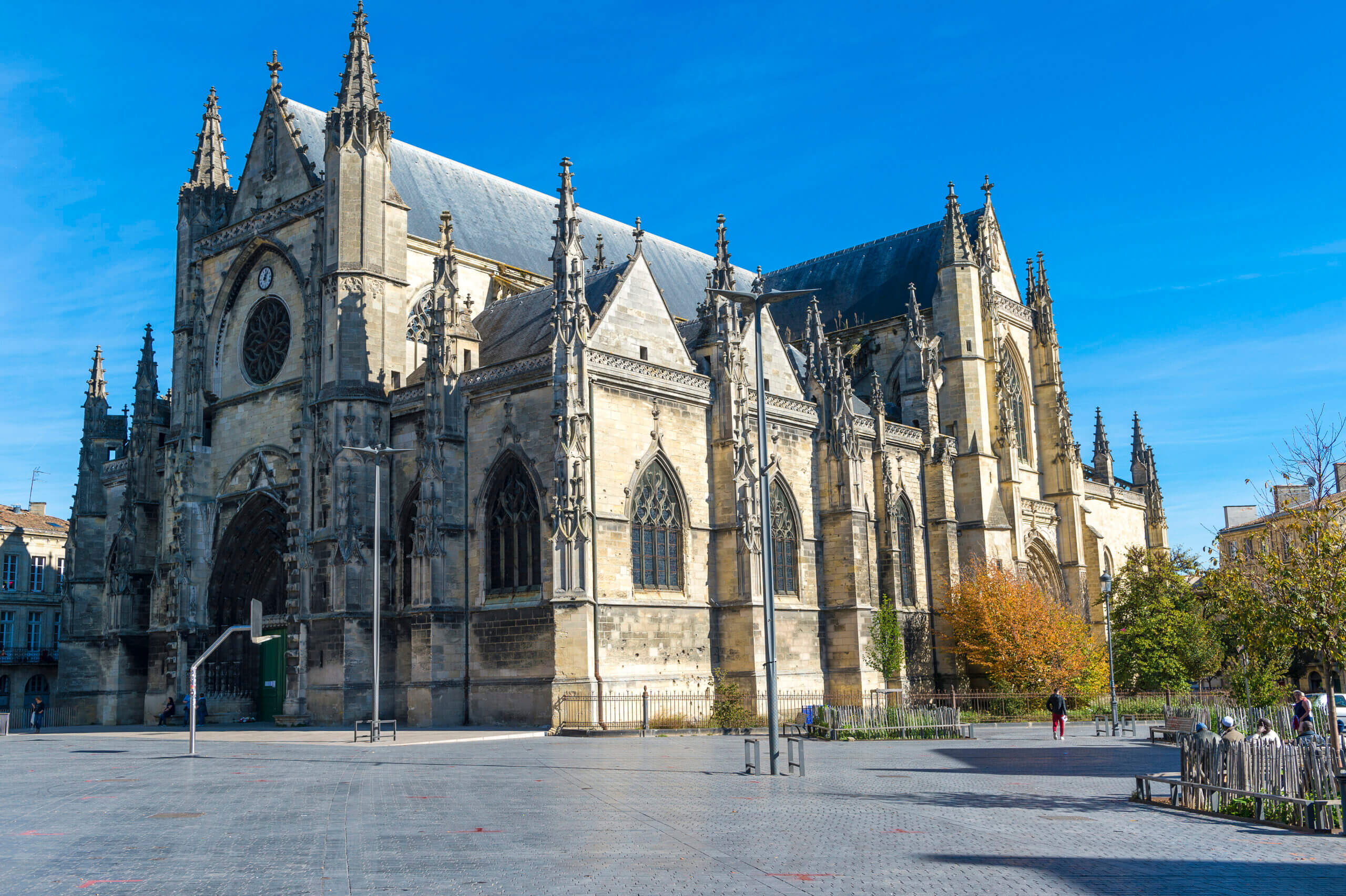 Façade gothique de la basilique Saint-Michel, place Canteloup, Bordeaux